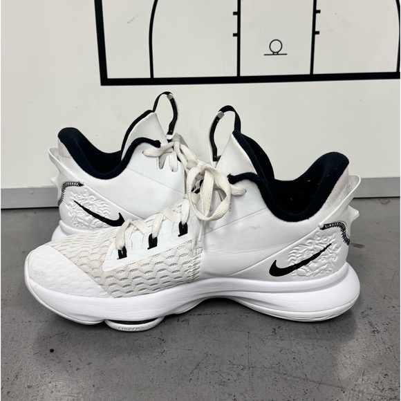 Nike Lebron Witness 5 - Picture 4 of 8